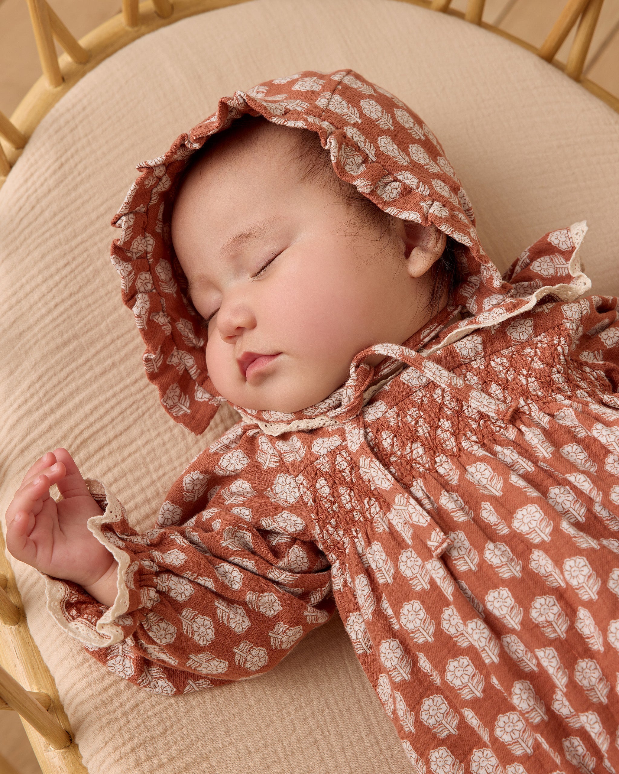 Woven Ruffle Bonnet || Holiday Fleur