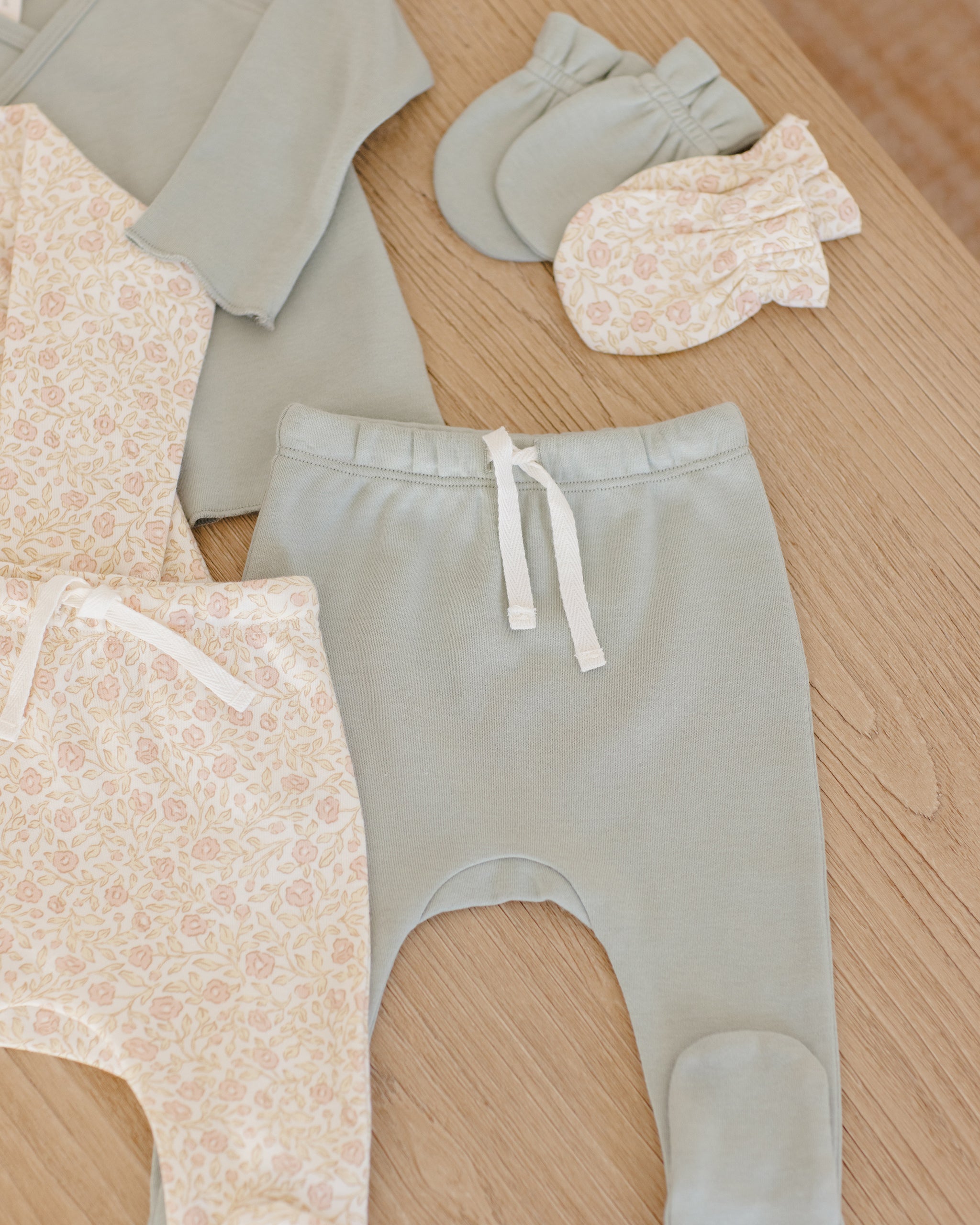 No Scratch Mittens, Set of 2 || Primrose, Natural