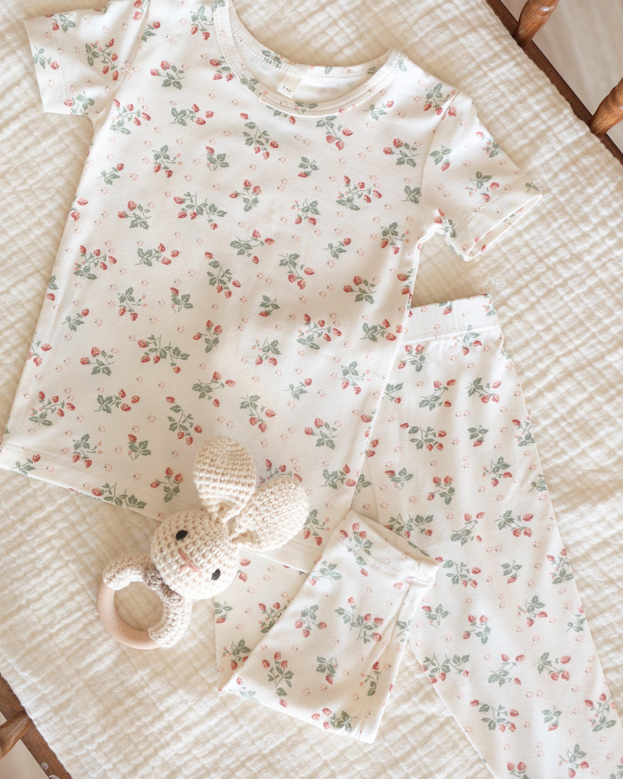 Bamboo Short Sleeve Pajama Set || Strawberries