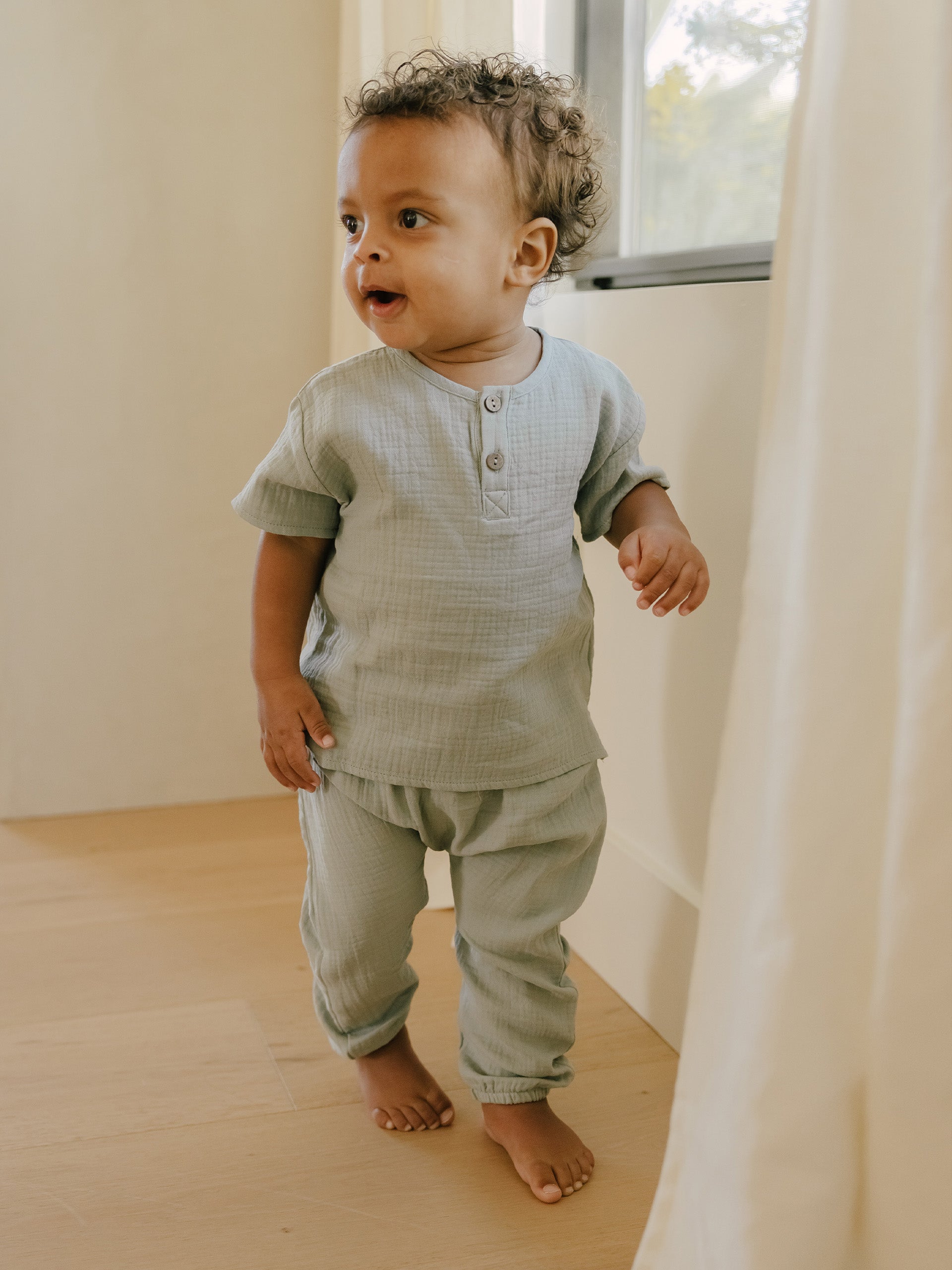 henry top | sky - Quincy Mae | Baby Basics | Baby Clothing | Organic Baby Clothes | Modern Baby Boy Clothes |