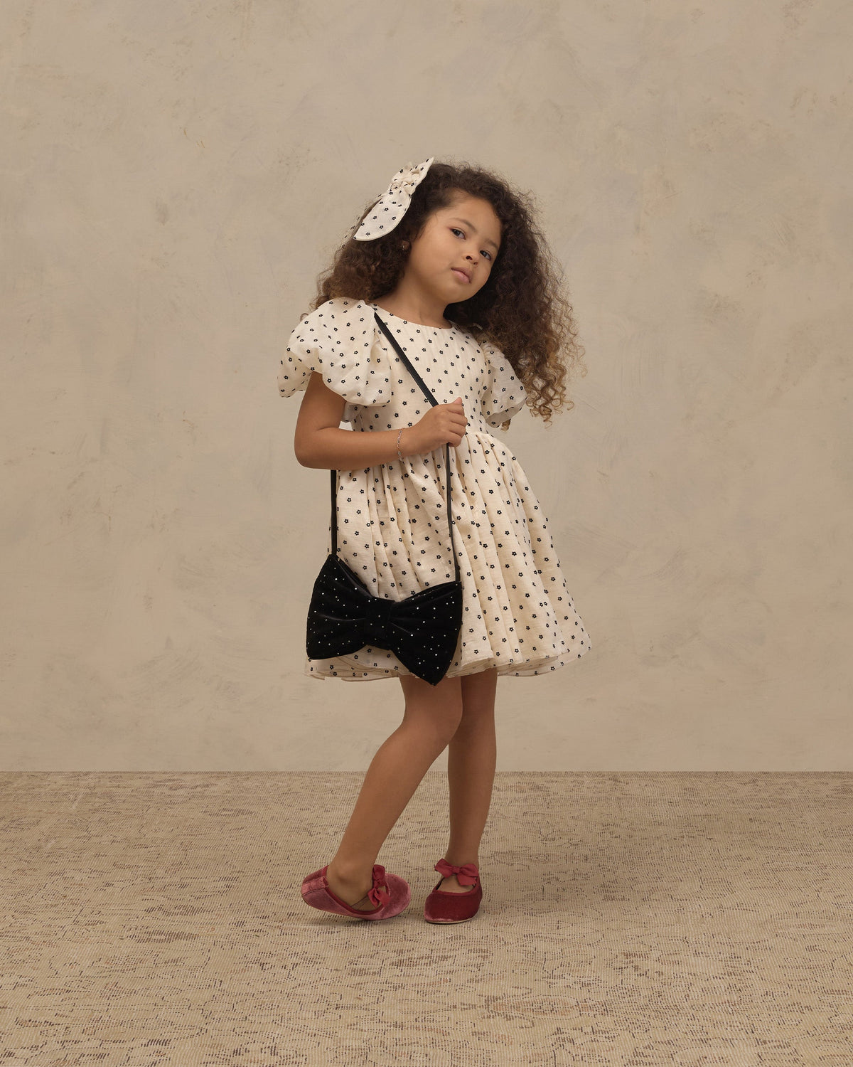 Everly Bow Black Daisy