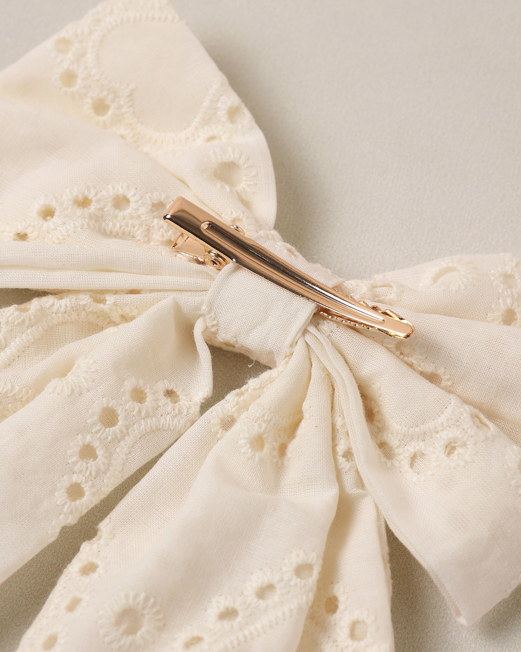 Everly Bow Ivory