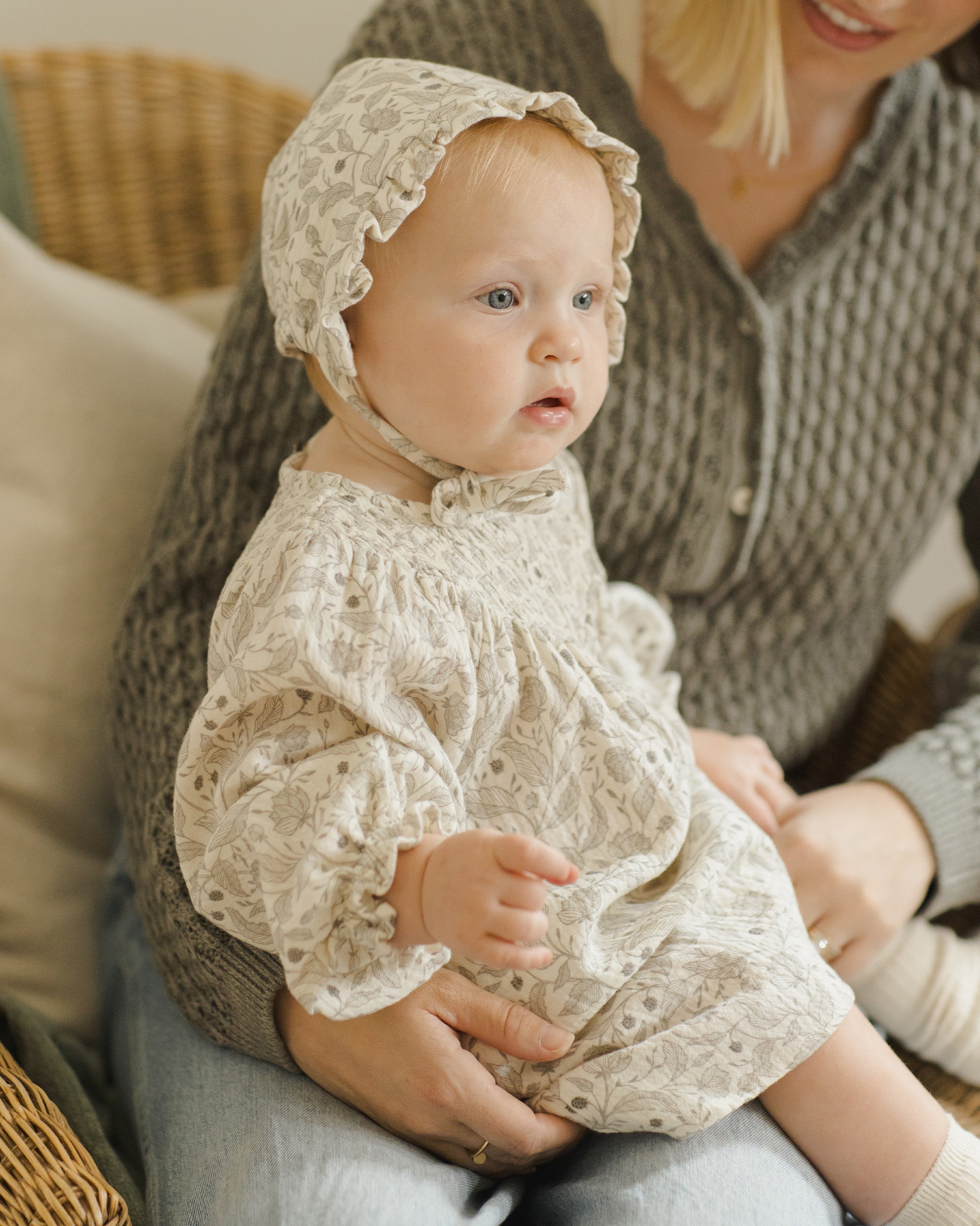 Woven Ruffle Bonnet || Winter Floral