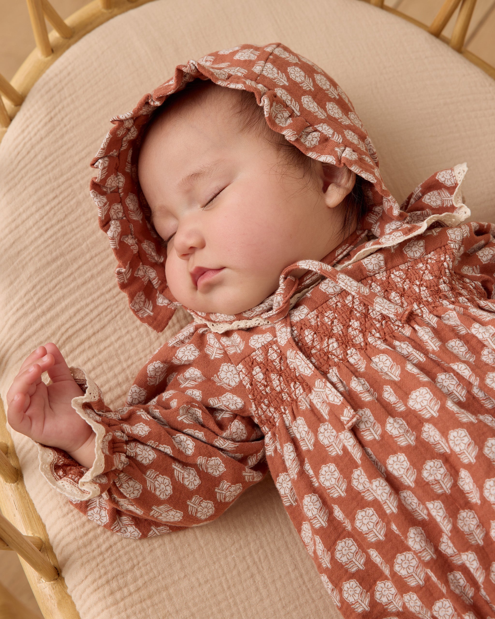 Woven Ruffle Bonnet || Holiday Fleur
