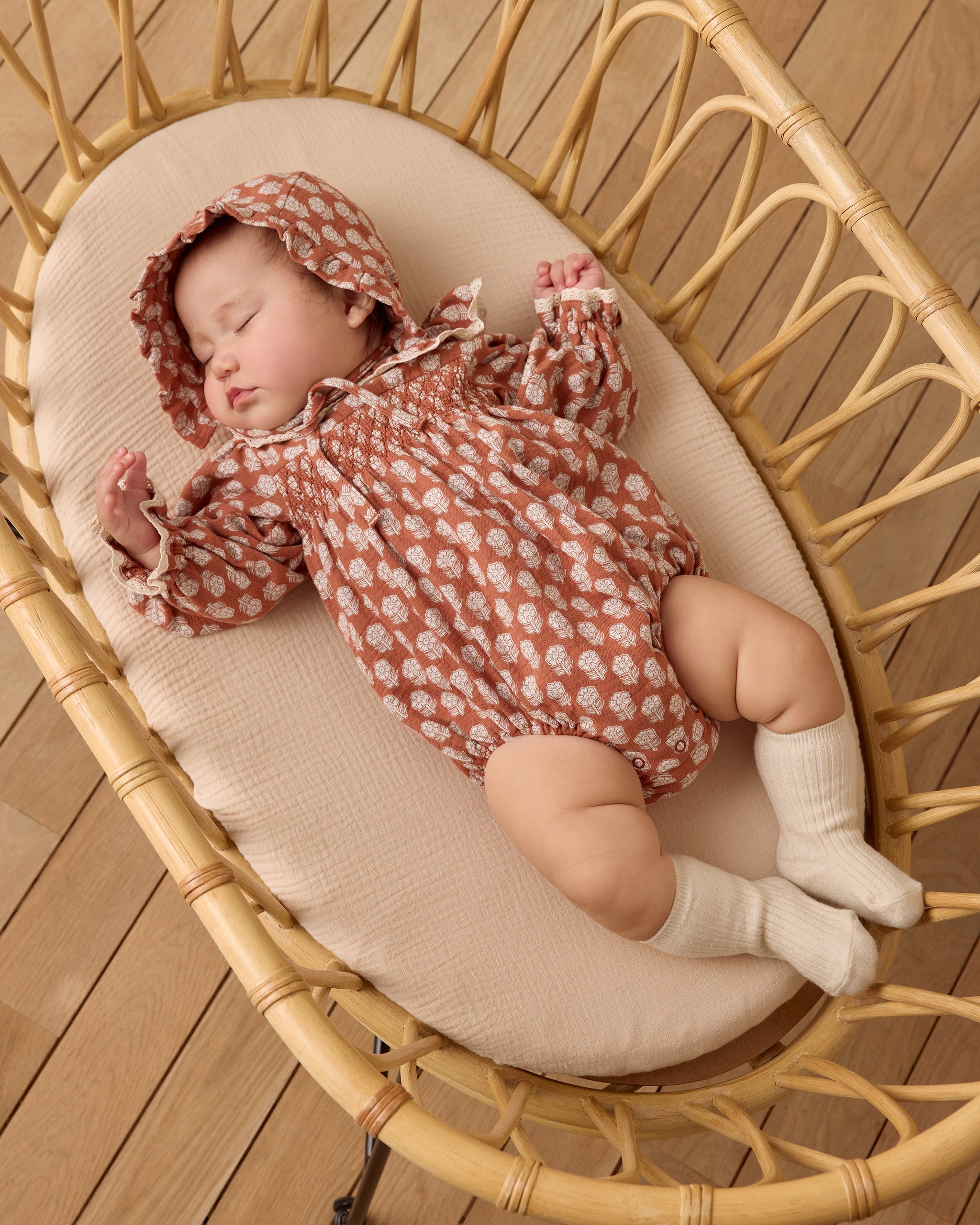 Woven Ruffle Bonnet || Holiday Fleur