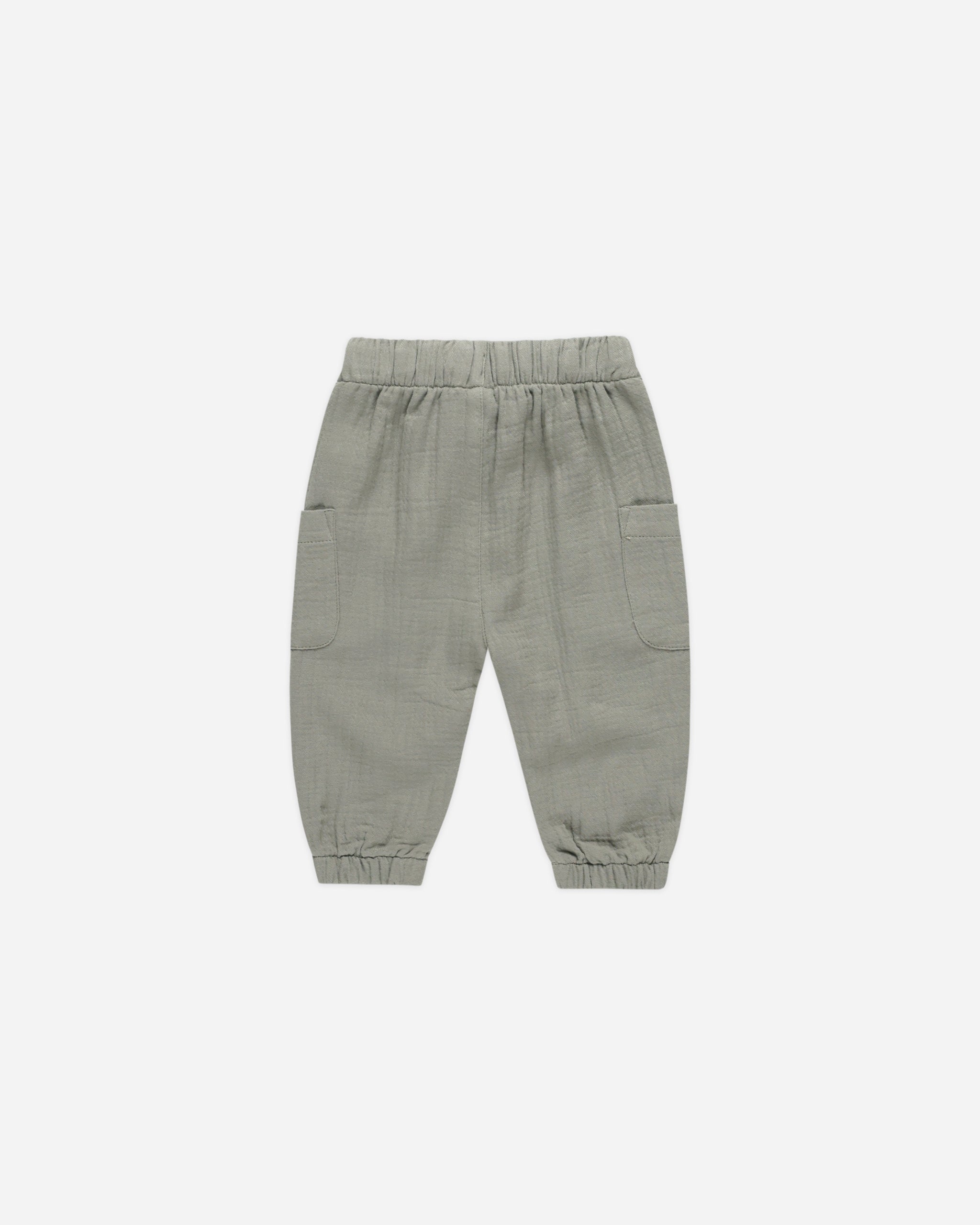 Luca Pant || Basil