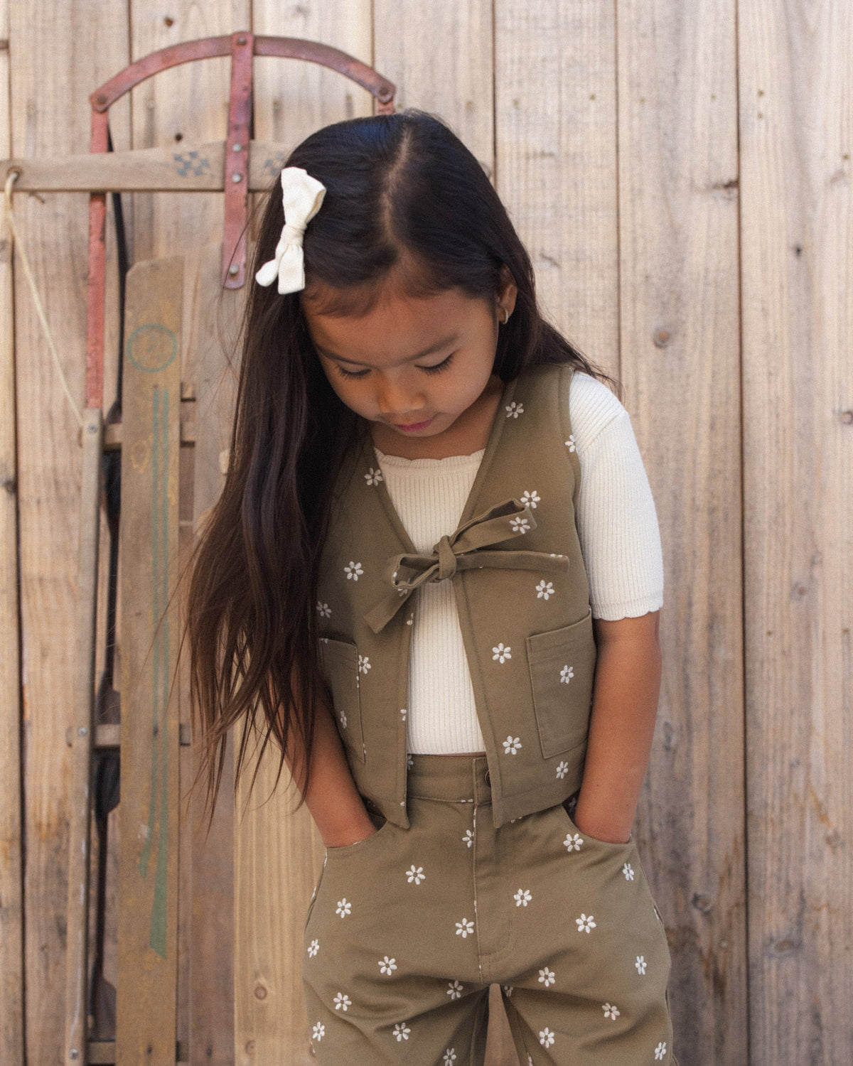 Utility Vest Embroidered Daisies