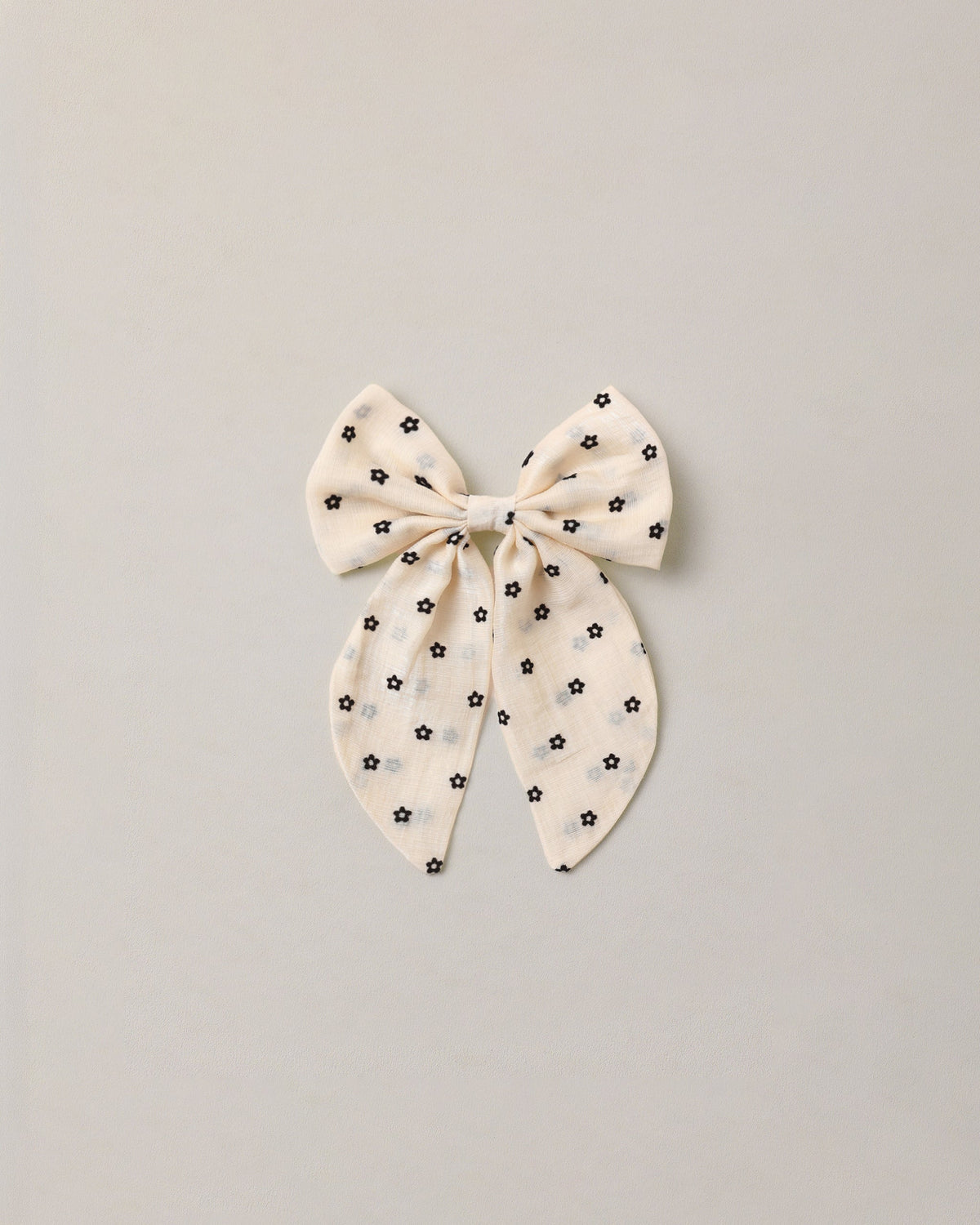 Everly Bow Black Daisy