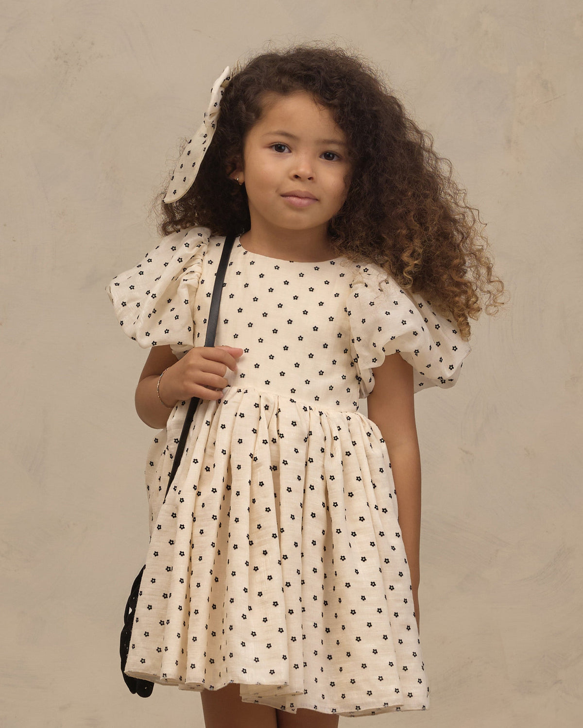 Everly Bow Black Daisy
