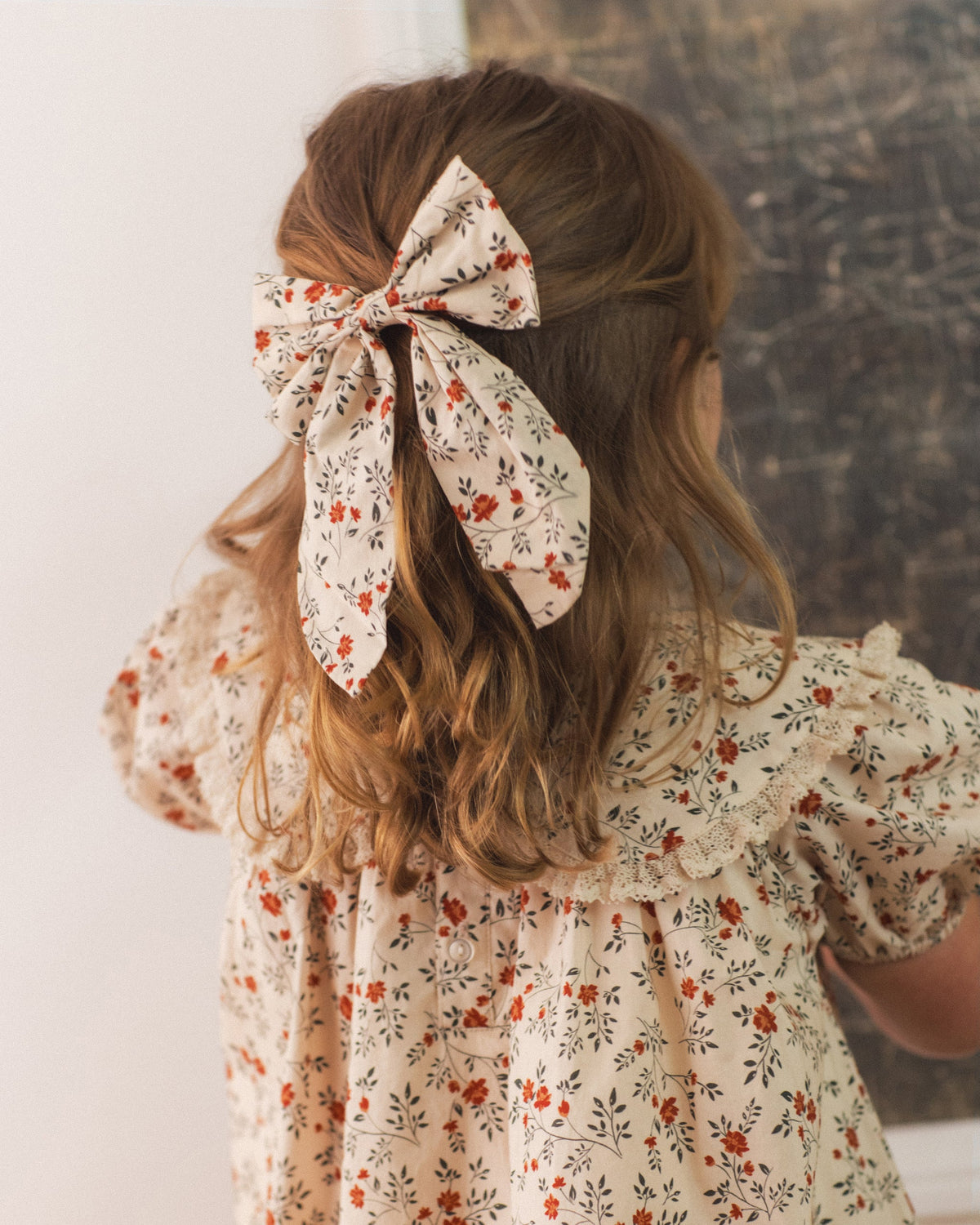 Everly Bow Holly Vines
