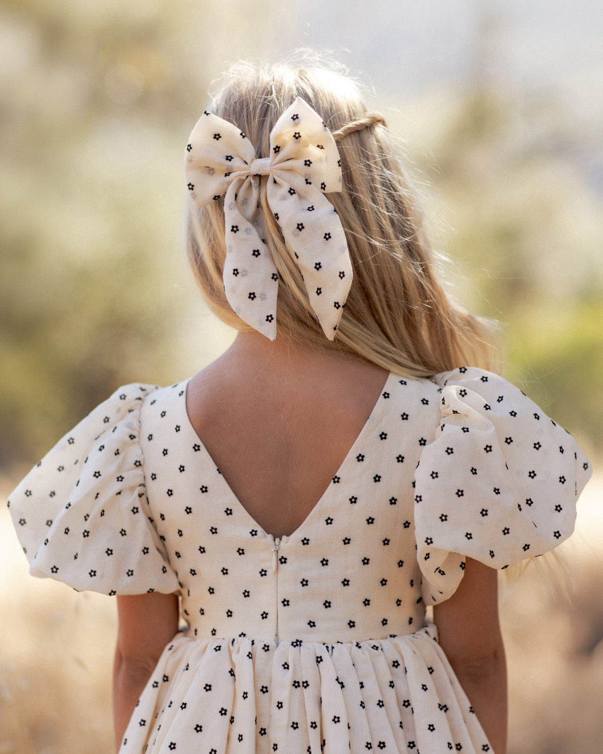 Everly Bow Black Daisy