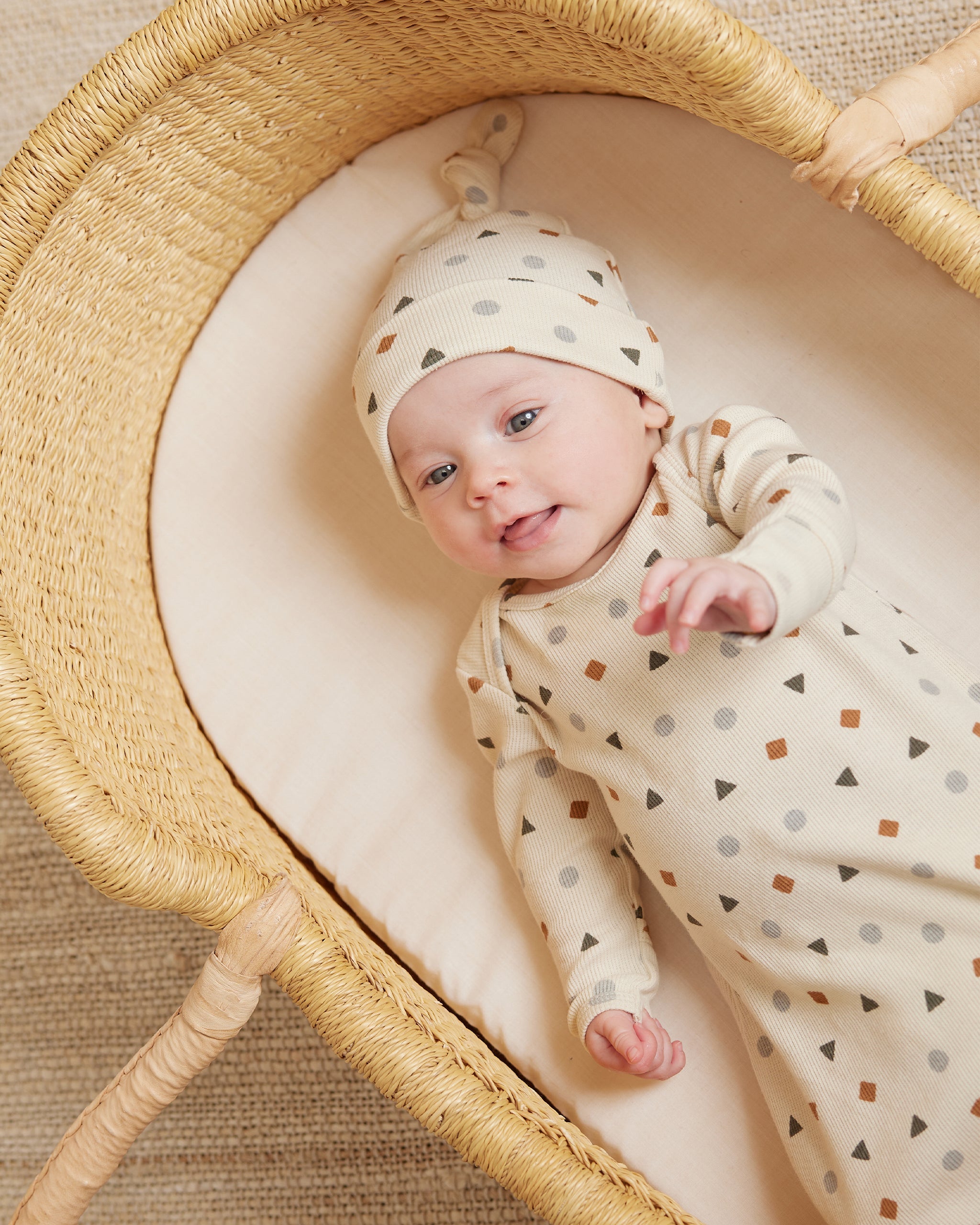 Knotted Baby Gown + Hat || Geo