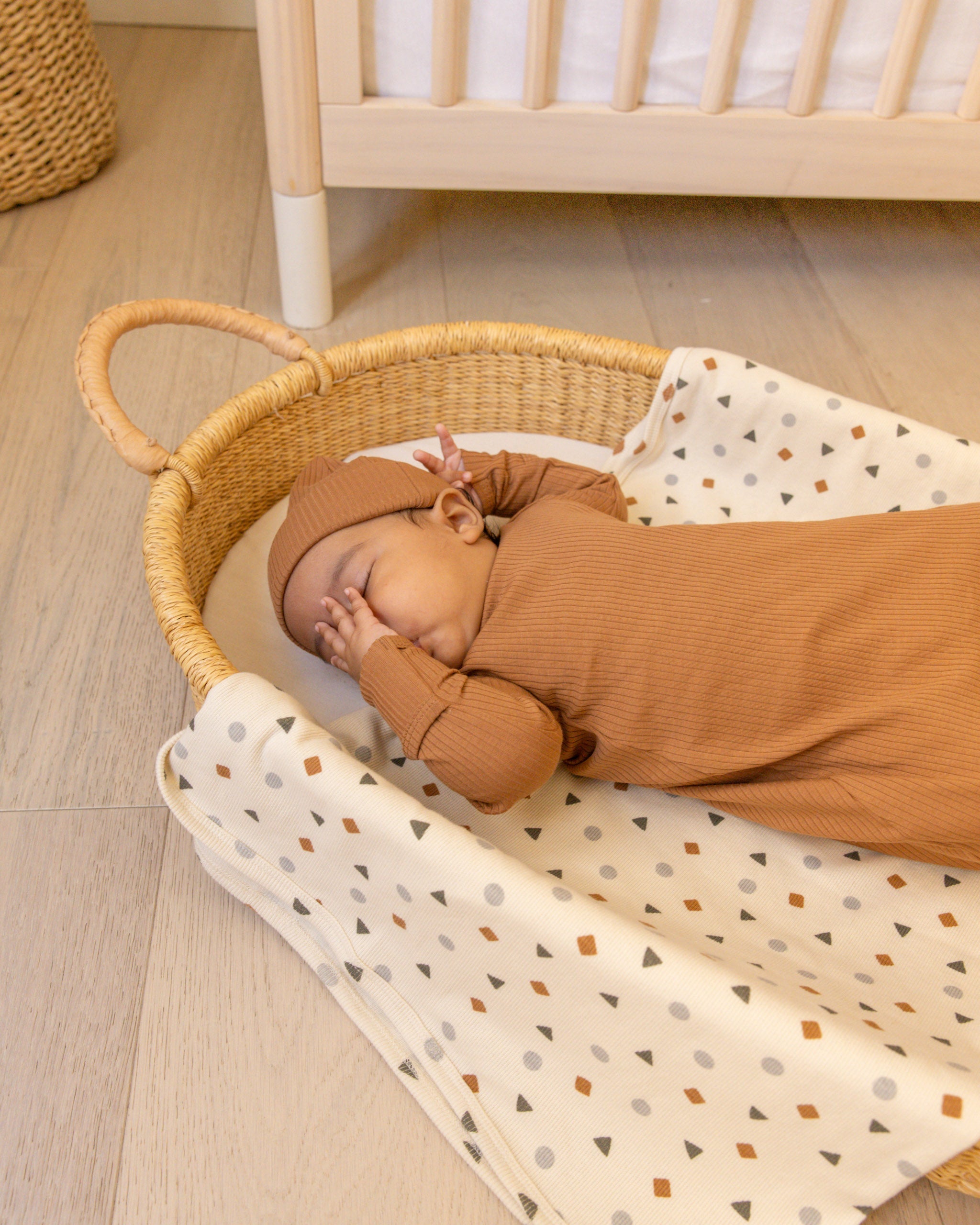 Knotted Baby Gown + Hat || Cinnamon