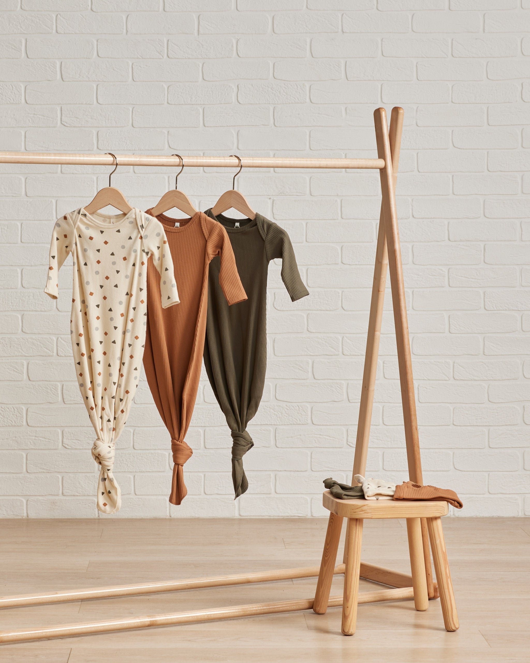 Knotted Baby Gown + Hat || Cinnamon